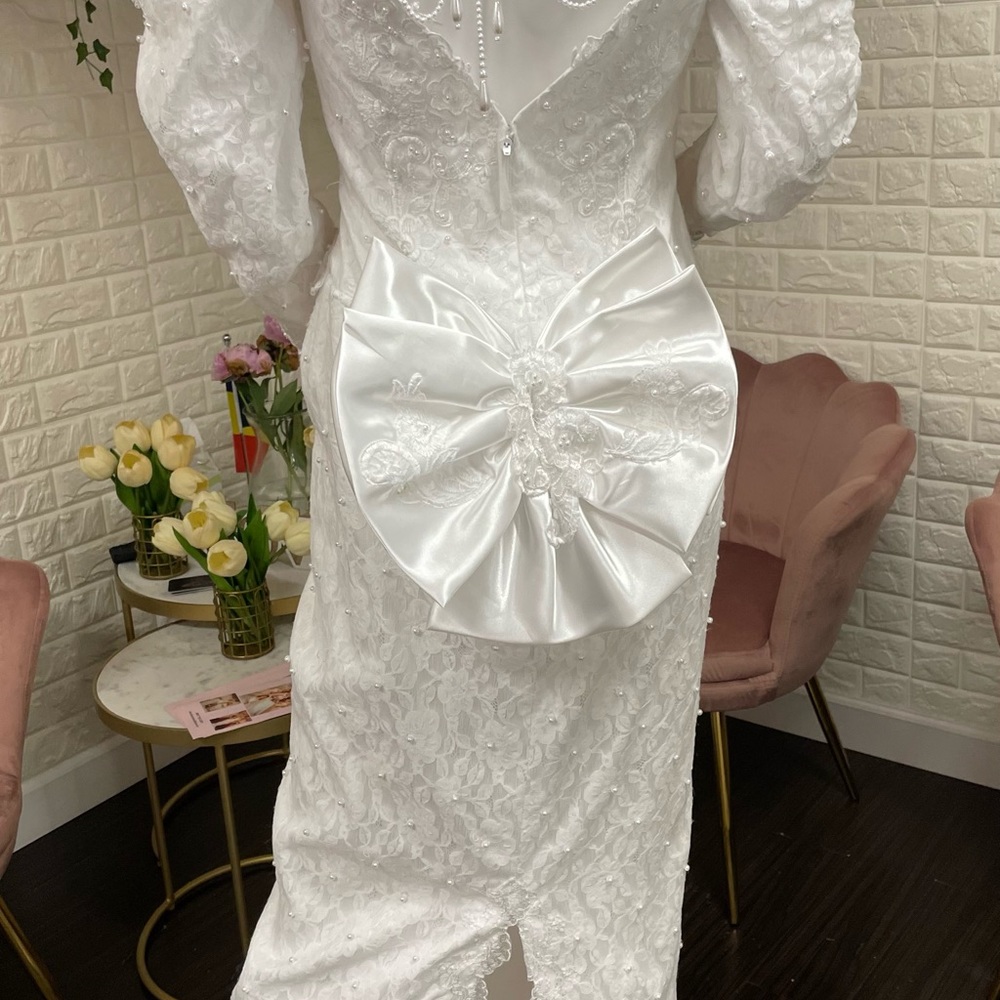 Vintage Pearl Wedding Gown - Picture 6 of 8